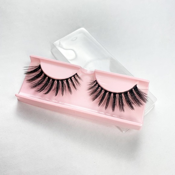 Tina T Bold Glam Volume Instagram False Eyelashes - Picture 4 of 13